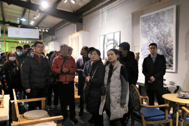 ‘kaiyun官网入口’
威海职业学院艺术学院师生：走进简一艺术空间 享艺术盛宴(图4)