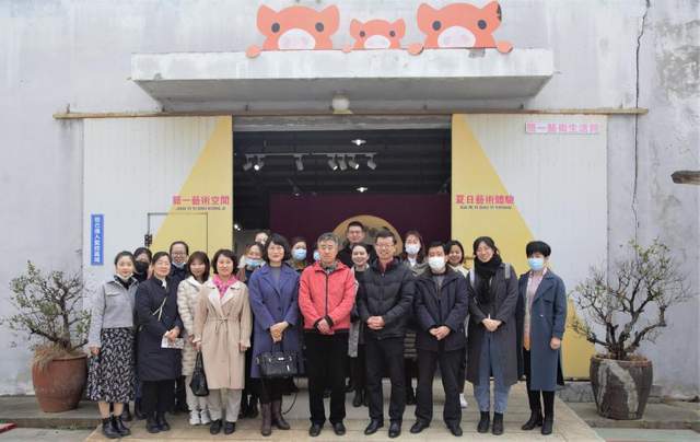 ‘kaiyun官网入口’
威海职业学院艺术学院师生：走进简一艺术空间 享艺术盛宴(图6)