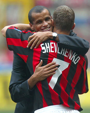 
AC米兰队史今天：2003年舍瓦双响卡卡助攻托马森 大胜后并列榜首|Kaiyun官方网站(图6)