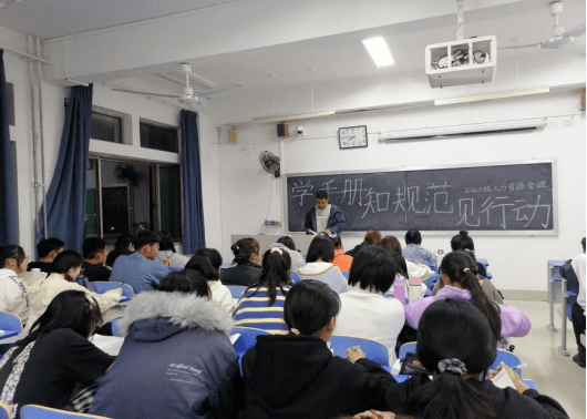 ‘Kaiyun官方网站’
经济治理学院开展“学手册、知规范、见行动”主题教育运动(图3)