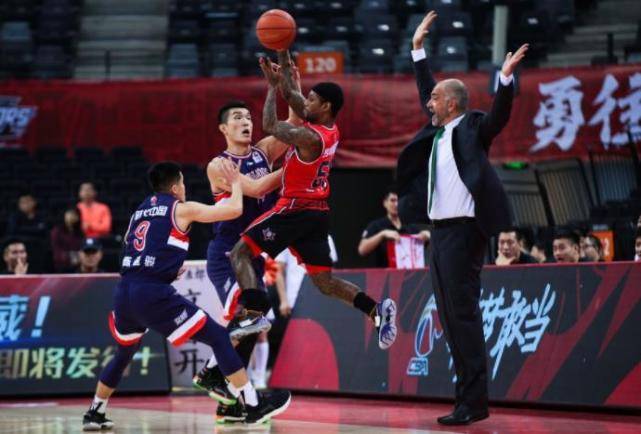 
前北控男篮外援登陆欧洲联赛 身体素质出众 曾单场孝敬67分|Kaiyun官方网站(图6)